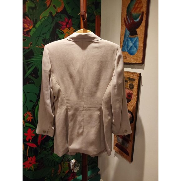 International Concepts Latte Look 3 Button Lined Lightweight Blazer. Size 8 - Picture 3 of 12